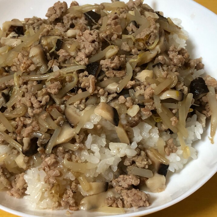 豚挽肉を使った中華風餡掛け丼